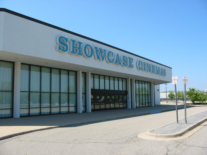 Showcase Cinemas Auburn Hills - May 2002 (newer photo)